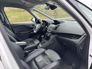 Opel Zafira (9 foto / 11)