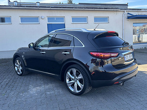 Infiniti FX30 (2 фото из 6)