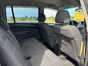 Opel Zafira (6 фото из 6)