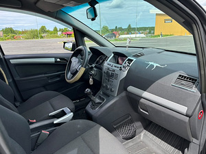 Opel Zafira (5 фото из 6)