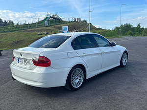 BMW 330 (4 фото из 8)