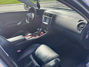 Lexus IS250 (8 фото из 9)