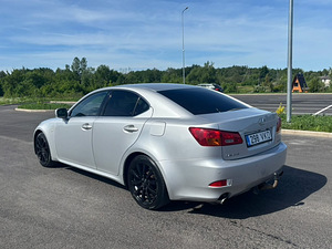 Lexus IS250 (3 фото из 9)