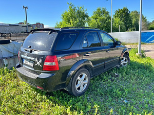 Kia Sorento (6 foto / 6)