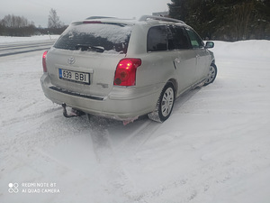 Toyota Avensis (3 foto / 4)