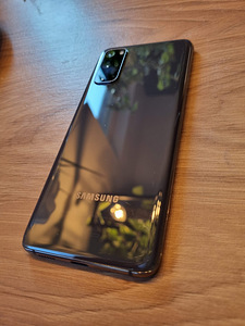 Galaxy S20 + 2 kaitseümbrist (2 foto / 4)