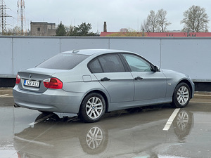 BMW e90 320i автомат (4 фото из 12)