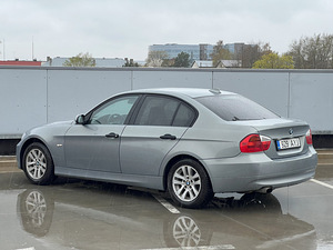 BMW e90 320i автомат (6 фото из 12)