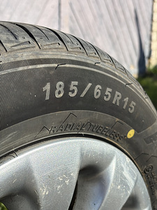 Продам летние шины 185/65 R 15 с дисками (1 фото из 3)