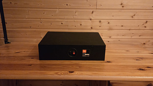 Центральная колонка JBL (3 фото из 3)