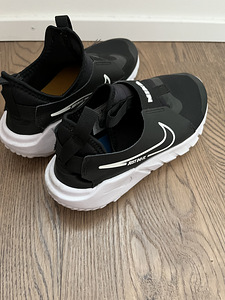 Кроссовки Nike (2 фото из 3)