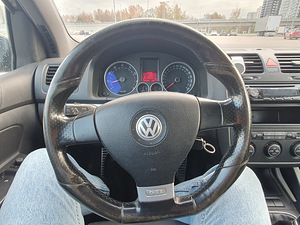 Volkswagen Golf GTI 147kw (14 foto / 14)