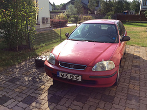 Honda civic (vana, kuid sõidab) vb varuosadeks. paku hinda! (1 foto / 6)