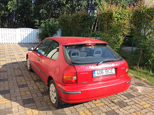Honda civic (vana, kuid sõidab) vb varuosadeks. paku hinda! (2 foto / 6)