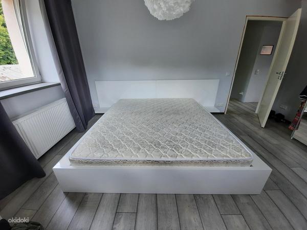 Продам белоснежную глянцевую кровать (фото #4)