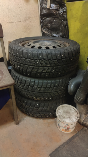 M: R16 205/55 naastrehvid Volkswageni velgedel 5x112