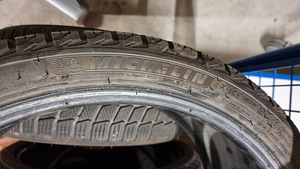 Talverehvid Michelin X-ICE SNOW. 4tk 235/35R19 (2 foto / 8)