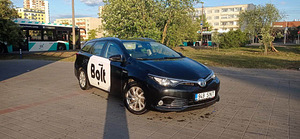 Üürile anda Toyota Auris Universal 2017 hübriid+gaas LPG (3 foto / 4)