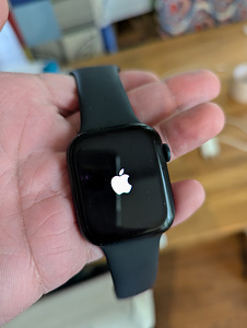 Apple Watch 8 45mm (2 foto / 6)