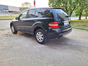 Мерседес-Бенц ML350 4matic 200квт (3 фото из 7)