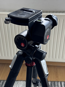 Manfrotto MT190xPRO4 statiiv + Manfrotto 410 juunior pea (2 foto / 3)