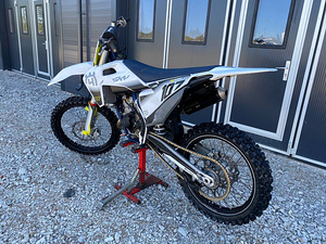 Husqvarna TC 125cc 2t 2022a. (2 foto / 10)