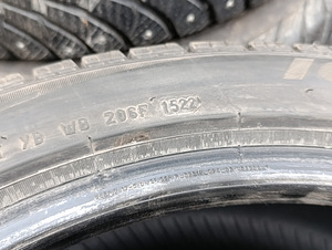 Шины Pirelli Ice Zero 235/45R18 (3 фото из 5)