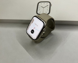 Apple Watch Series 7 Cellular 45mm Starlight Aluminium Case (1 foto / 7)