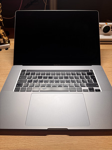 MacBook Pro 16" 2019 Touch Bar i9 32GB 1TB (2 foto / 4)