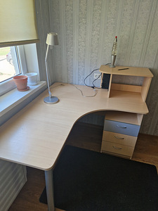 Kirjutuslaud heas korras (1 foto / 2)