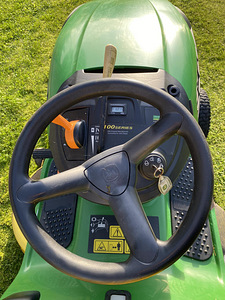 Murutraktor John Deere x125 (3 foto / 5)