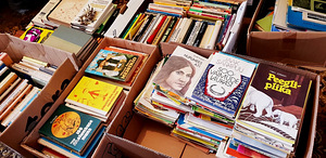Около 800 книг (4 фото из 5)