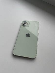 Apple iPhone 12 (3 фото из 3)