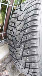 Шипованные шины Hankook на дисках (6 фото из 6)