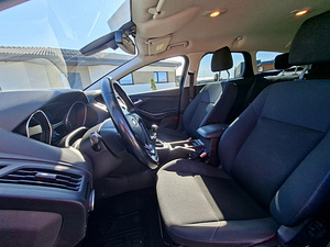 Ford Focus универсал 2016 г. (11 фото из 14)