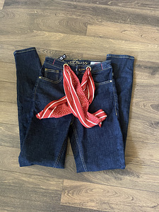 Guess 24 (IT 38)super skinny (1 foto / 2)