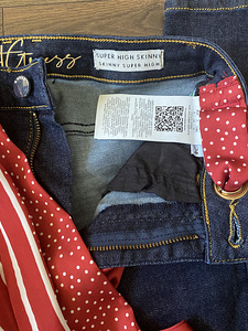 Guess 24 (IT 38)super skinny (2 foto / 2)