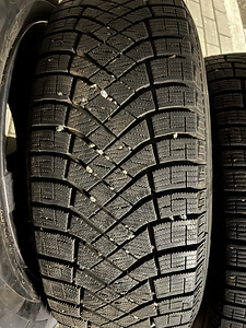 Talverehvid Pirelli Ice Zero 215/65 R17 (3 foto / 9)