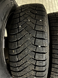Talverehvid Pirelli Ice Zero 215/65 R17 (4 foto / 9)