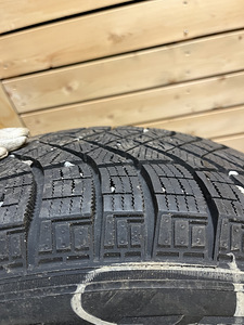 Talverehvid Pirelli Ice Zero 215/65 R17 (6 foto / 9)
