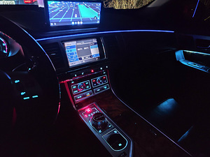 Jaguar XF R-Design (2 foto / 13)