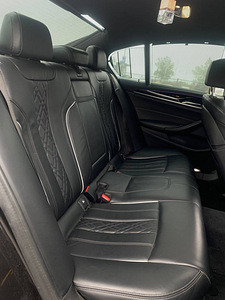 BMW 530i xDrive M-Pakett Shadowline (7 foto / 8)