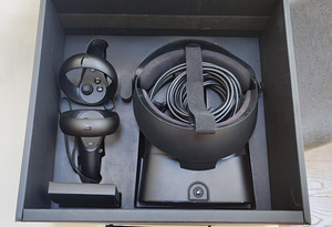Oculus Rift-S (2 фото из 4)