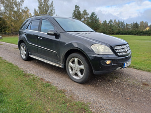 MERCEDES-BENZ ML 320 CDI 4MATIC 2007a. (2 foto / 6)