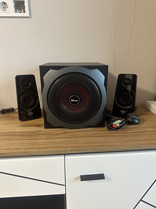Subwoofer + 2 satelliiti Trust (1 foto / 1)