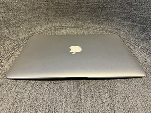 MacBook Air 13" 2017 + Sleeve (3 foto / 9)