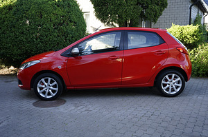 Mazda 2 (3 foto / 12)