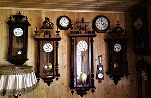 Старинные настенные часы. (3 фото из 3)