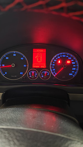 Volkswagen Touran 1T 2.0 tdi 103Kw (9 фото из 14)