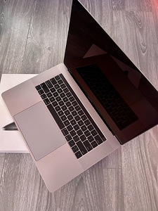 MacBook Pro (15-inch, 2016) (3 foto / 5)